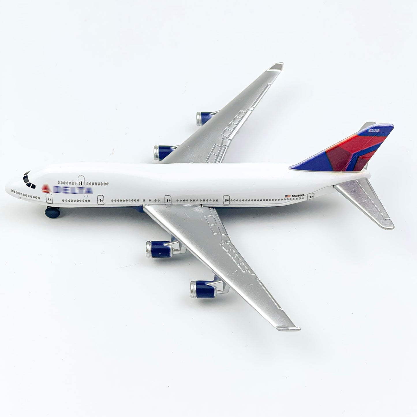 WngAur Airplane Model, Delta 747 Aircraft Die-cast Metal Planes Suitable for Collection and Desktop Decor
