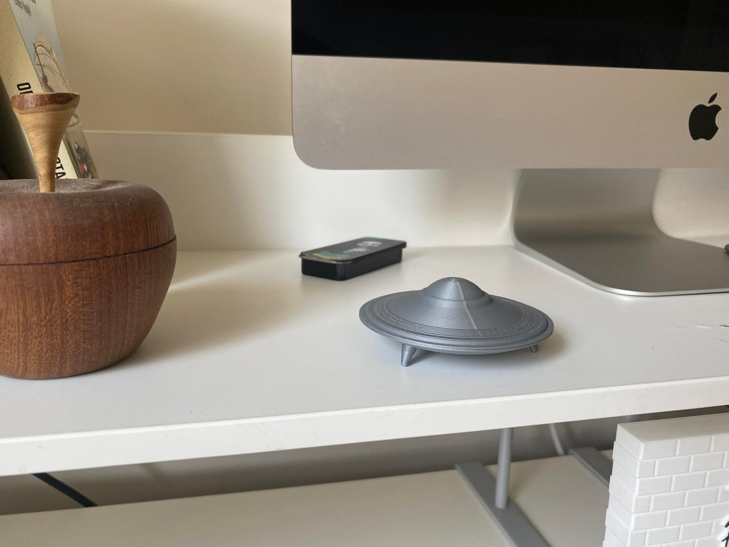 UFO Flying Saucer Figurine β 3D Printed Sci-Fi UAP Desk Decor, Alien Spaceship Model, Unique Gift for Sci-Fi Lovers, Retro Futuristic Home Decoration - SILVER