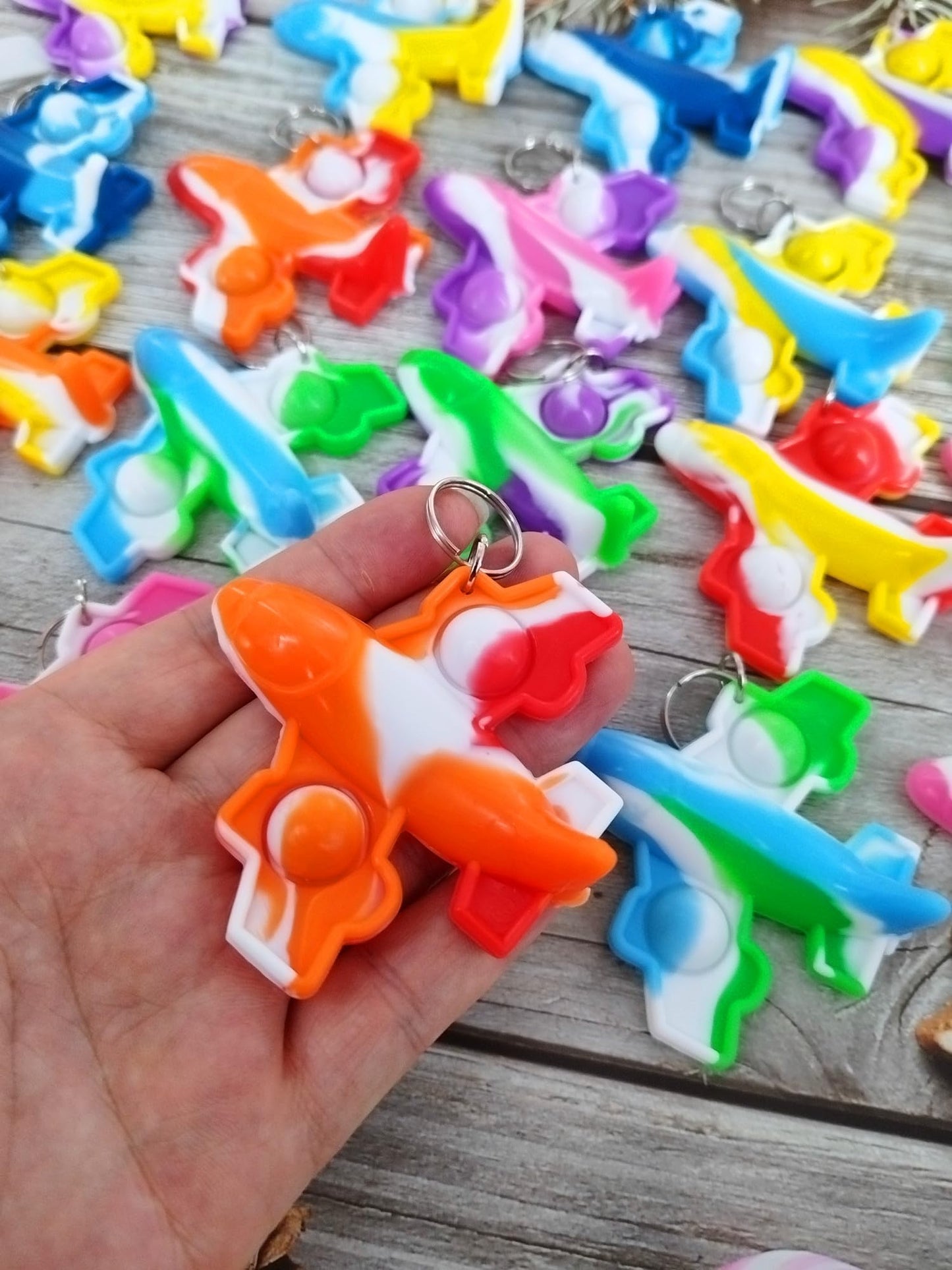 Roaqua 100 Packs Bulk Airplane Push Rainbow Bubble Mini Pop Fidget for Boy Girls Kids, Birthday Party Favors Supplies Classroom summer Student Prize Gifts