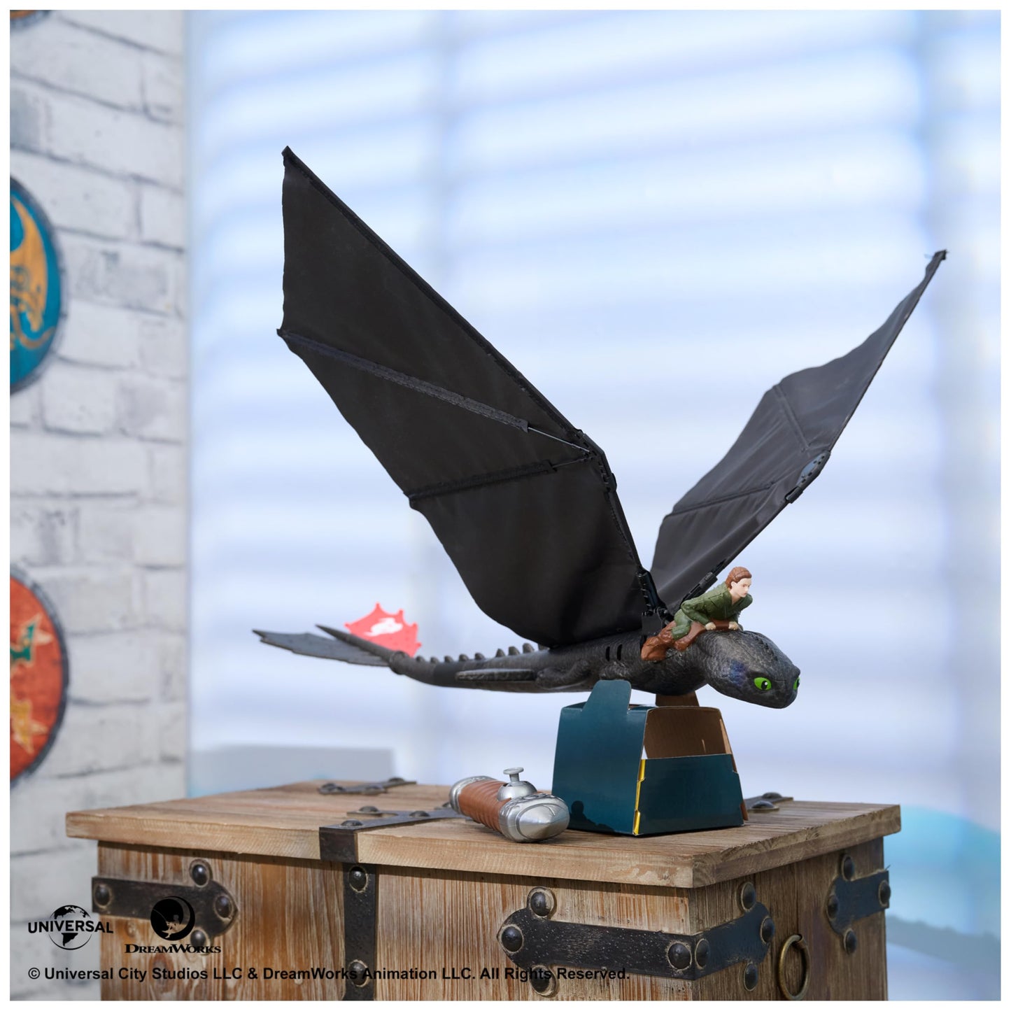 DreamWorks Dragons - How to Train Your Dragon - Krokmou Flying Figure 76 cm - Radio Controlled Figure with Flying Wings and Adjustable Tail - Realistic Movements - Children's Toy Ages 4+