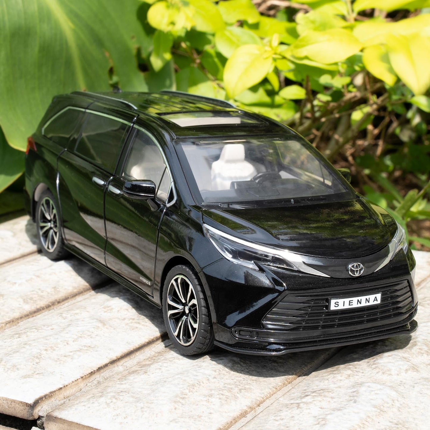 BDTCTK 1:24 Compatible for Sienna MPV Car Model, Pull Back Diecast Toy Car with Sounds&Lights for Kids Boys Girls and Adults, Gift Black.