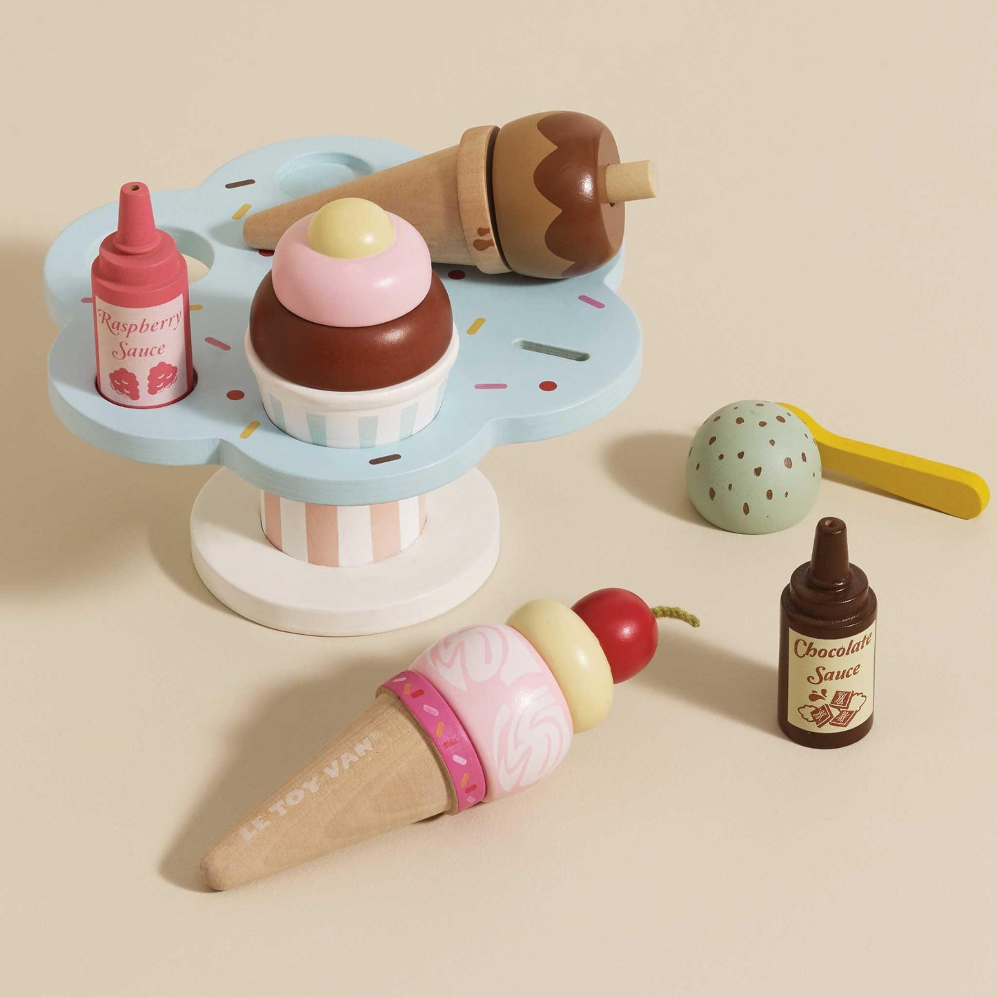Le Toy Van - Educational Wooden Toy Honeybake Colourful Wooden Carlo's Gelato Pretend Ice Cream Toy | 12 Pieces - Great Role Play Gifts For A Boy Or Girl - 2+ Years