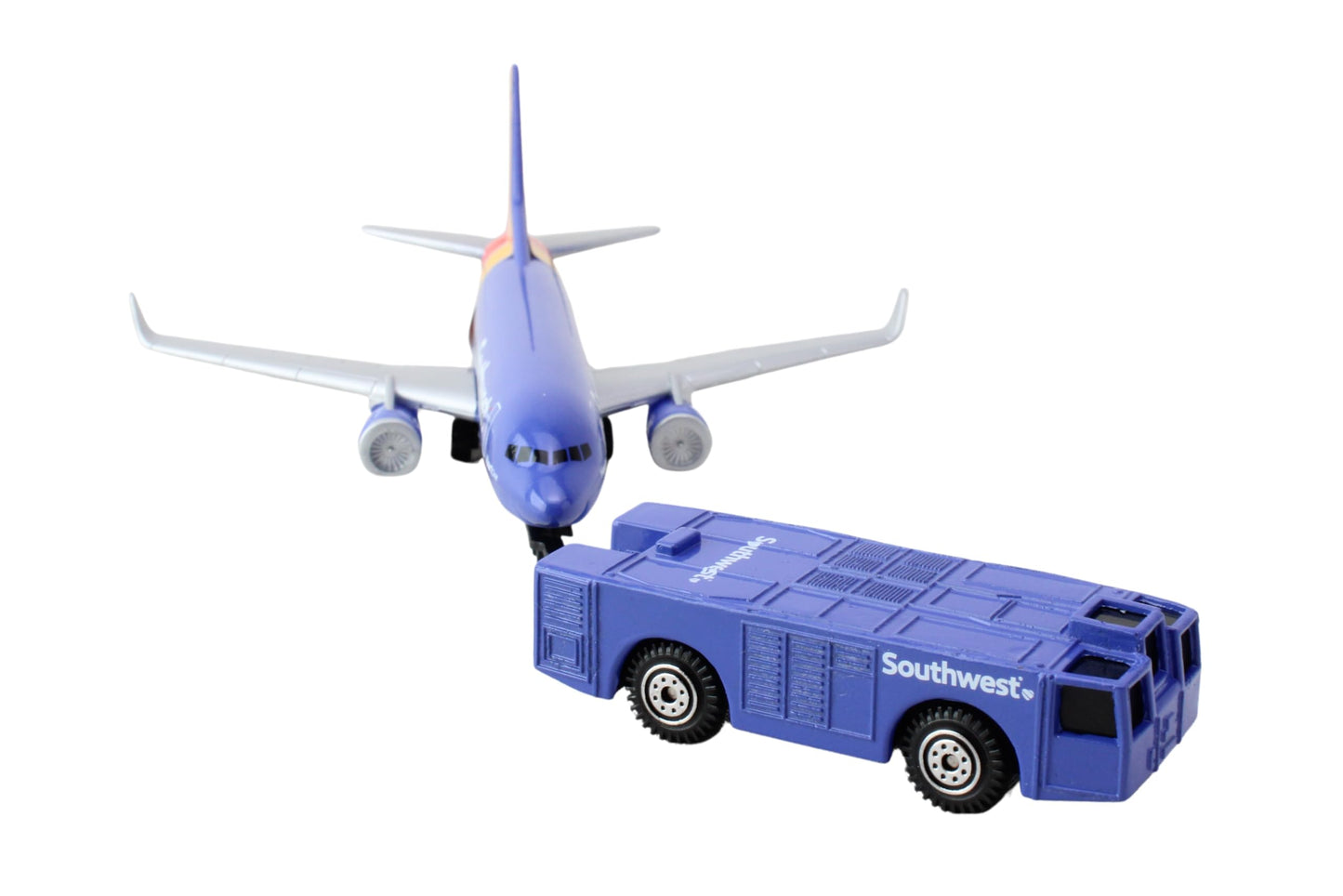 Daron Southwest Airlines Airport Playset with Die-Cast Metal Model Airplane with Plastic Parts, Cars and Transportation Toys for Kids Ages 3+