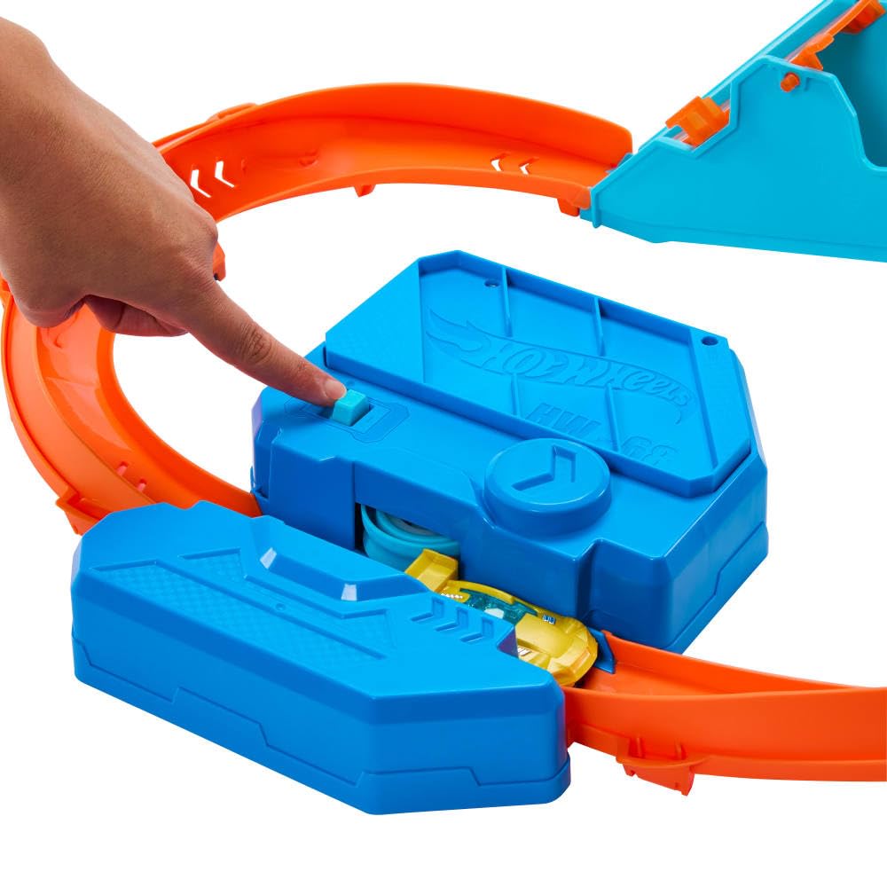 Hot Wheels Toy Car Track Set, Deluxe Building Box with Motorized Booster, 1:64 Scale Vehicle, Speed Snap Track, Boosted Jump Speedway