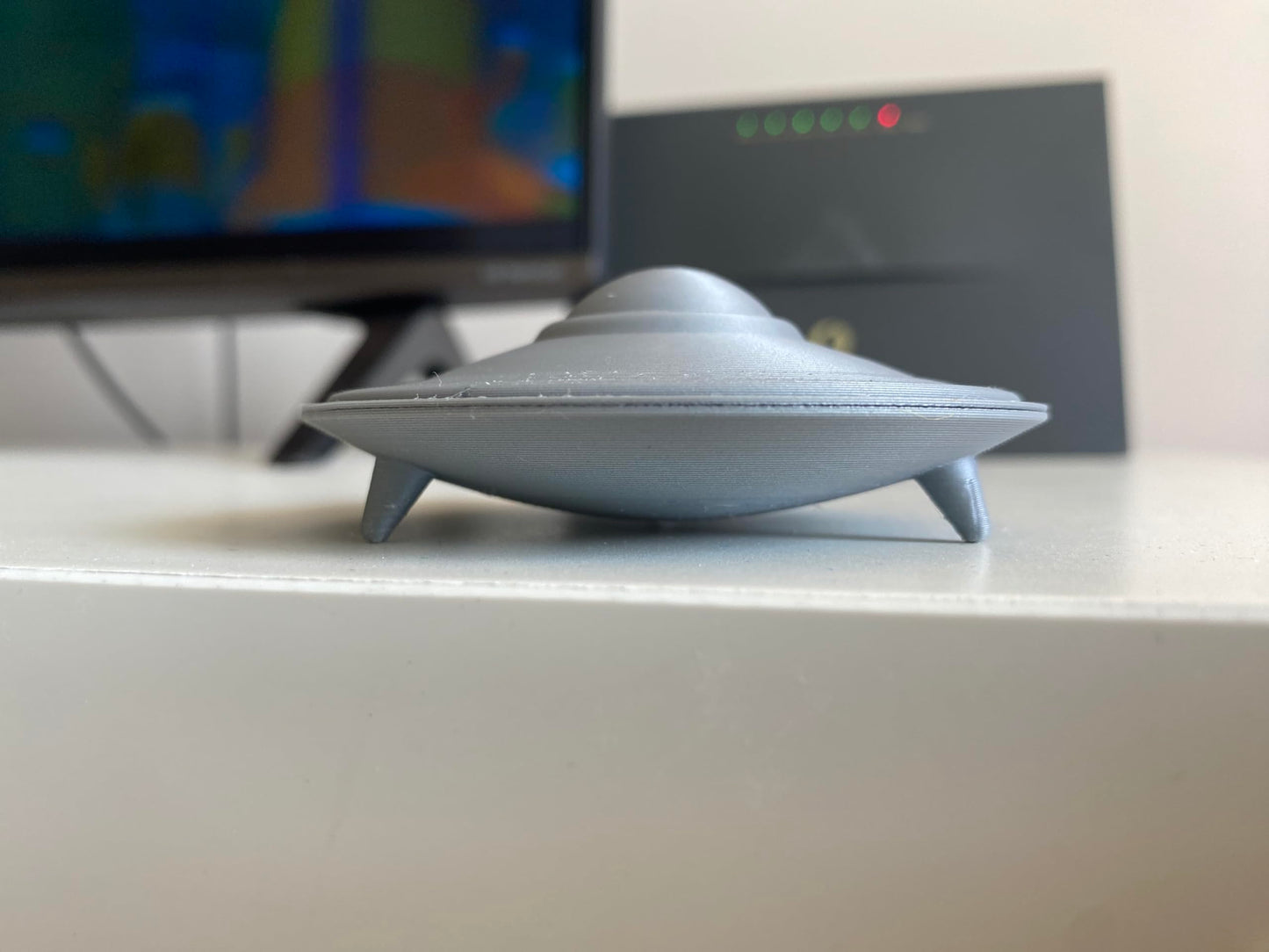 UFO Flying Saucer Figurine – 3D Printed Sci-Fi UAP Desk Decor, Alien Spaceship Model, Unique Gift for Sci-Fi Lovers, Retro Futuristic Home Decoration - SILVER