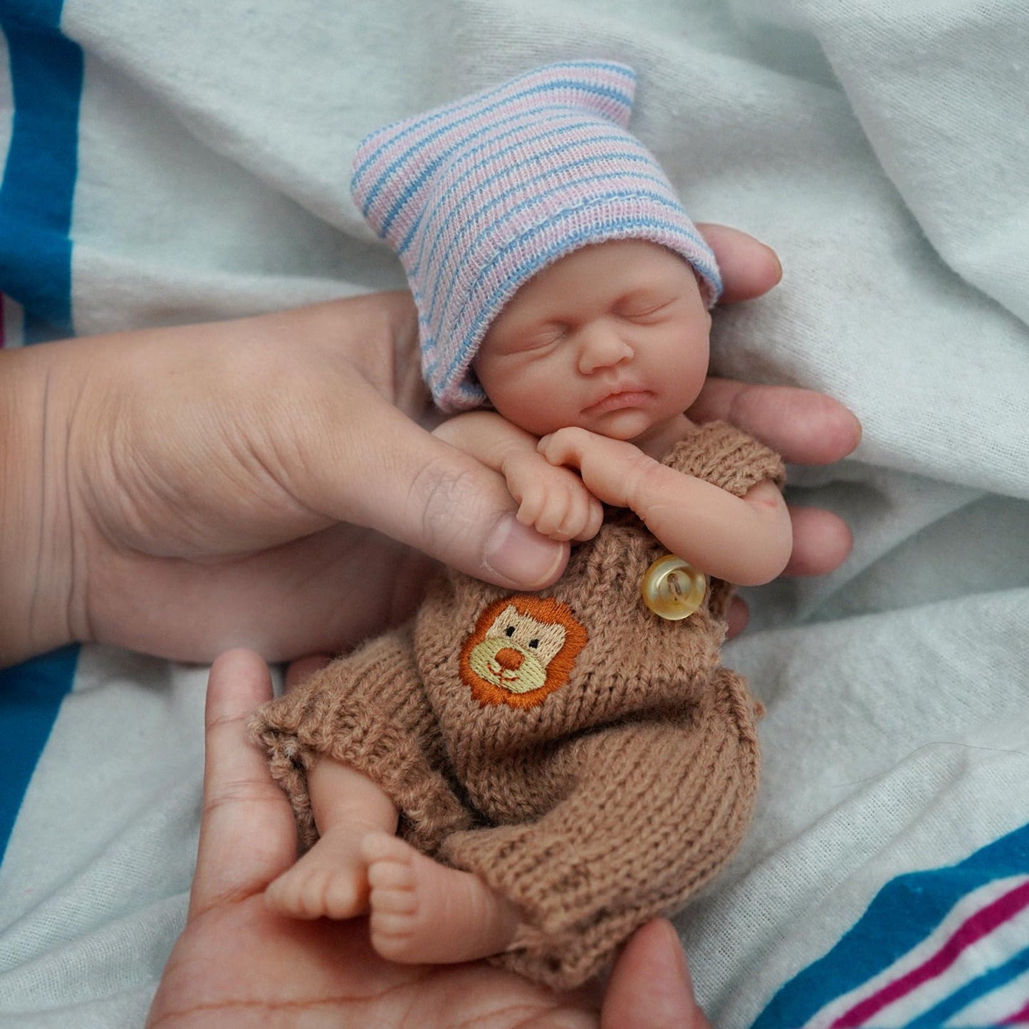 Miniature Silicone Full Body 7 Inch Realistic Newborn Doll Lifelike Sleeping Eyes Closed Baby Boy The Look Real Doll with Clothes Accessories Gift Box Set