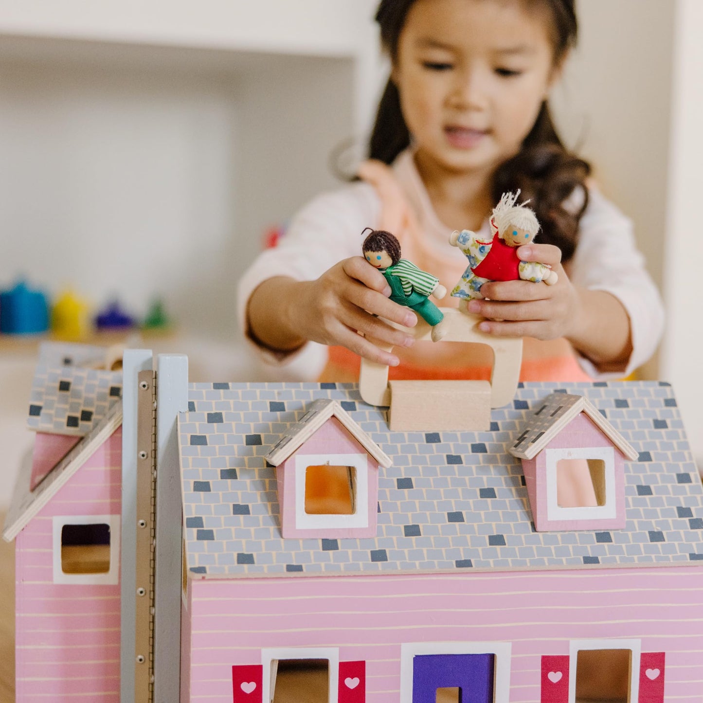Melissa & Doug Fold & Go Wooden Dollhouse with 2 Dolls and 11 Pieces of Furniture - Portable Mini Doll House with Accessories and Toy Figures, Ages 3+