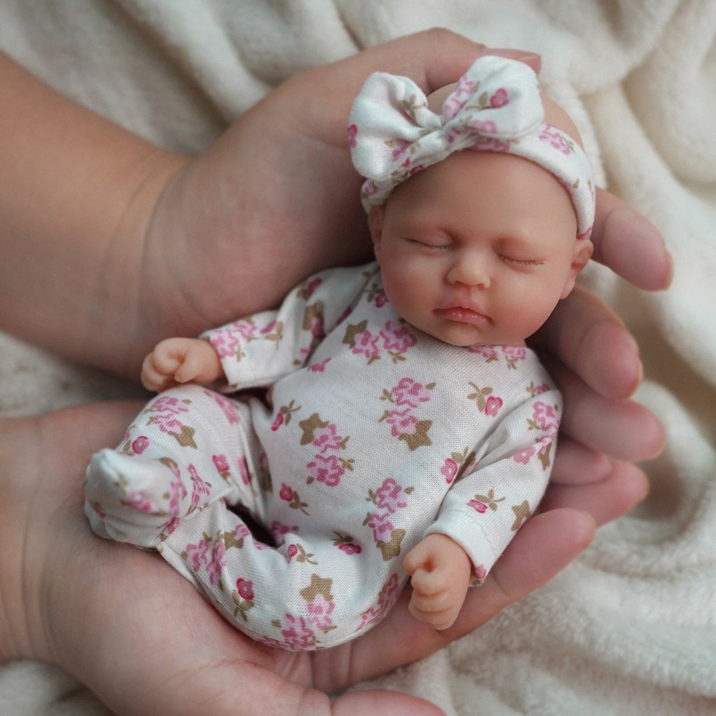 MYREBABY 7 Inch Reborn Baby Doll ， Silicone Doll Girl Betty, Mini Realistic Newborn Baby Dolls Silicone Full Body with Feeding Accessories