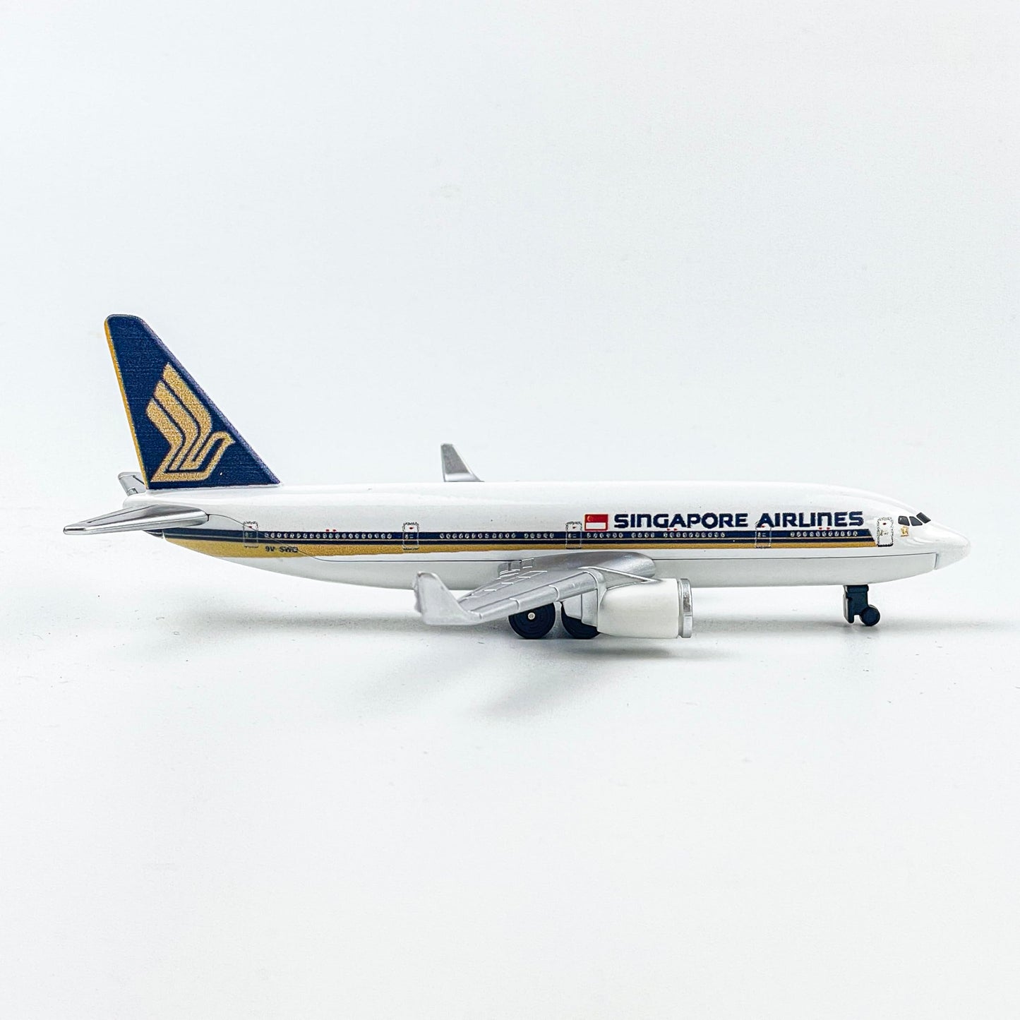 AVIAMUSE Model Airplane, Singapore Aircraft Planes Model Suitable for Collection and Christmas Birthday, Desktop Decor