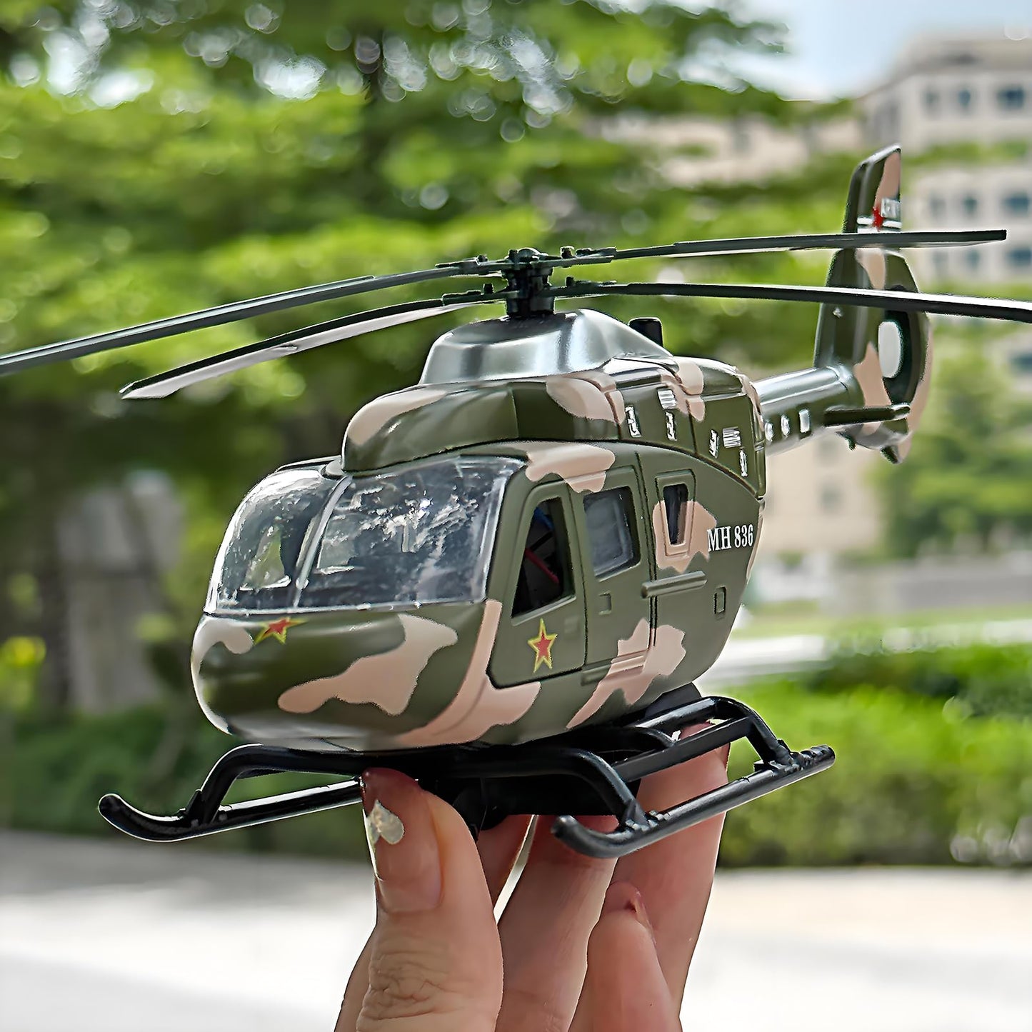 NOVAFUSION Kids Helicopter Toy Diecast Military Helicopter Model Kit,Pull Back Toy Helicopters with Lights and Sound,Toy Airplane with Rotatable Propeller,Helicopters Toys for Boys Age 4-7（ArmyGreen）