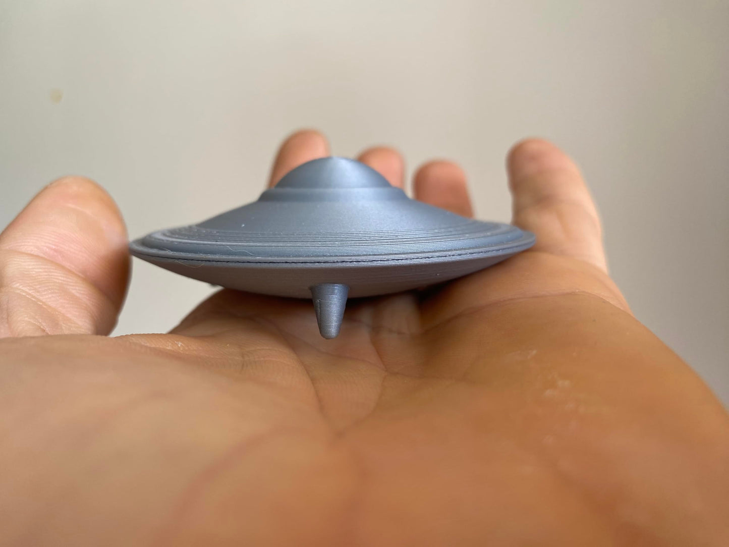 UFO Flying Saucer Figurine – 3D Printed Sci-Fi UAP Desk Decor, Alien Spaceship Model, Unique Gift for Sci-Fi Lovers, Retro Futuristic Home Decoration - SILVER