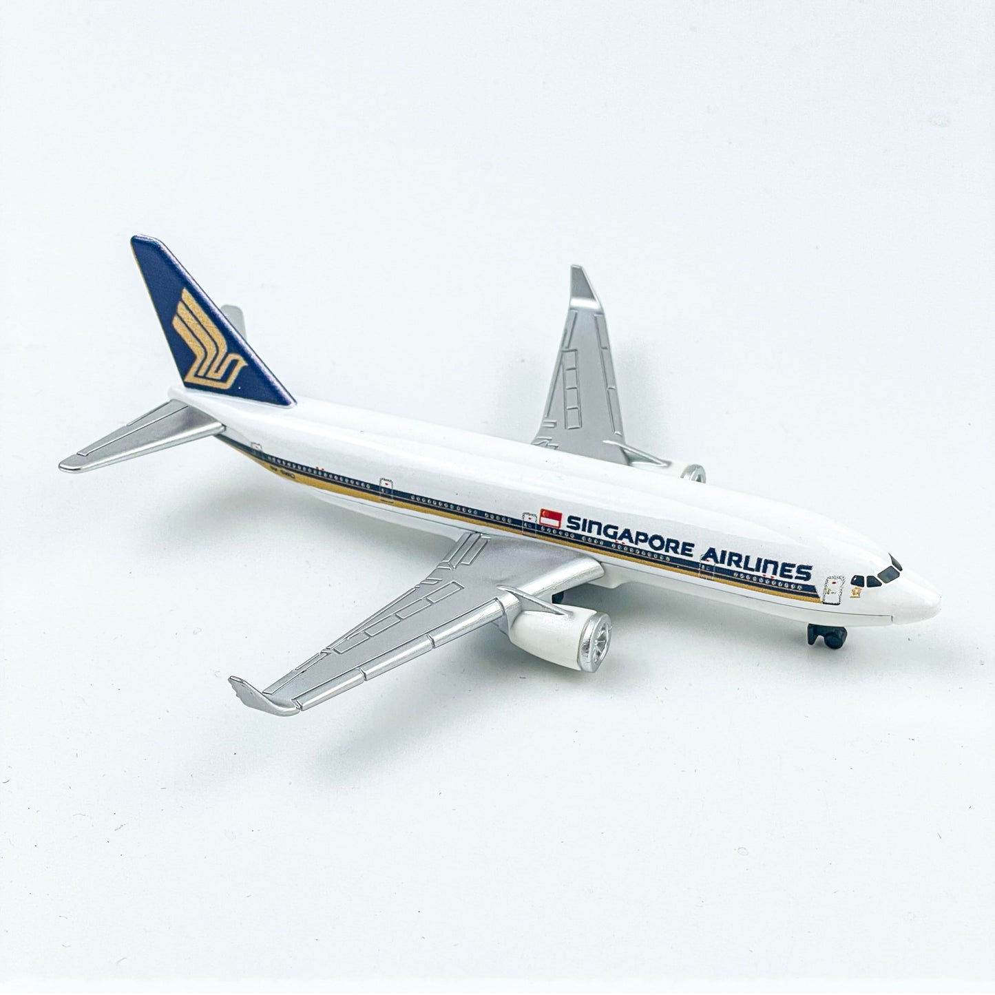 AVIAMUSE Model Airplane, Singapore Aircraft Planes Model Suitable for Collection and Christmas Birthday, Desktop Decor