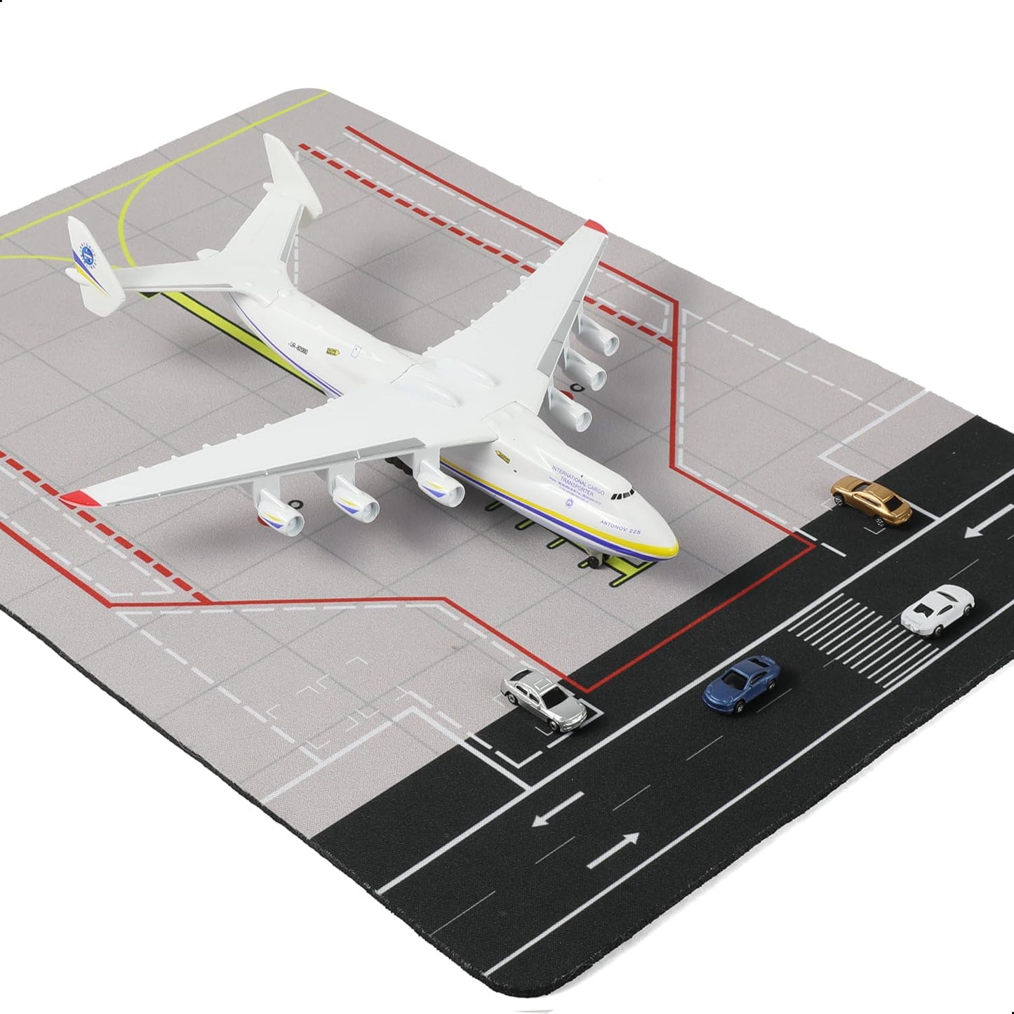 QIYUMOKE 1/400 AN-225 Airplane Model with Rubber Airport Mat and 5 Mini Car, Diecast Metal Antonov 225 Mriya Airplane Model Kits for Adult Decoration Military Aircraft or Gift (Mat: 25×35 cm)