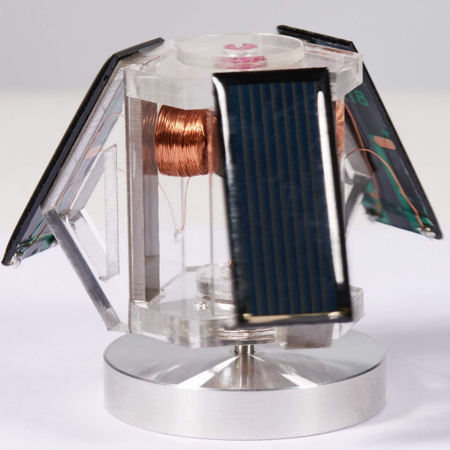 Sunnytech Mini Solar Vertical Mendocino Motor Hot Air Stirling Engine QZ08A-SC010