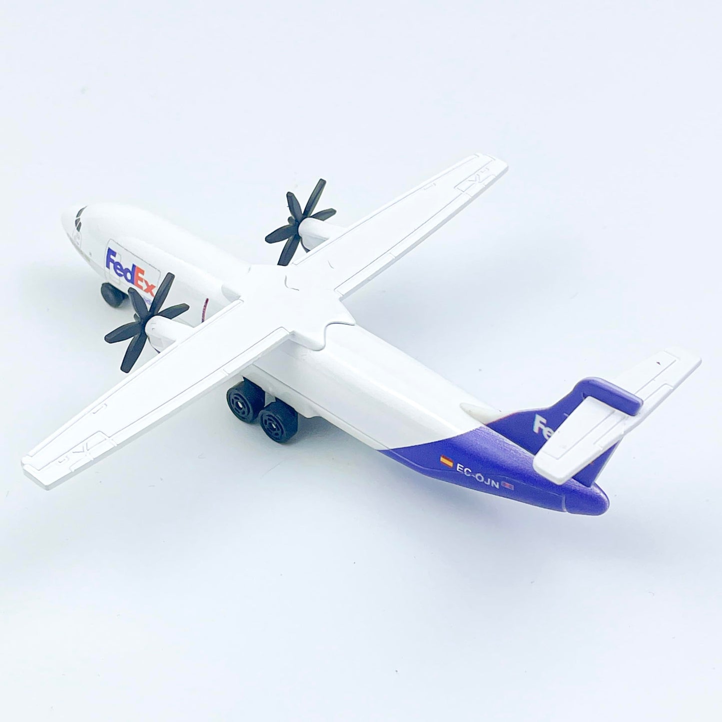 WngAur Die-Cast Propeller FedEx Airplane Model – 6 Inch Alloy Plane with Rolling Wheels – Miniature Aircraft Collectors & Aviation Enthusiasts