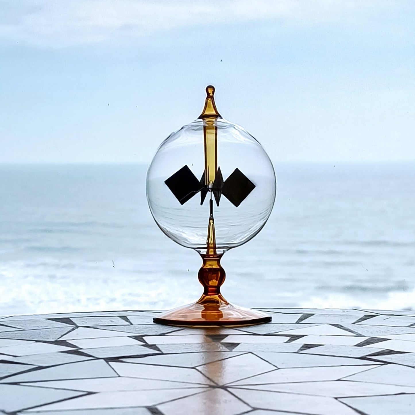 DORAMI Orange Solar Power Crookes Radiometer Solar Energy Spinning Vanes Glass Windmill Gift Home Desk Decoration