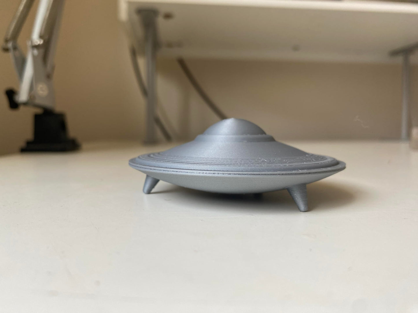 UFO Flying Saucer Figurine – 3D Printed Sci-Fi UAP Desk Decor, Alien Spaceship Model, Unique Gift for Sci-Fi Lovers, Retro Futuristic Home Decoration - SILVER