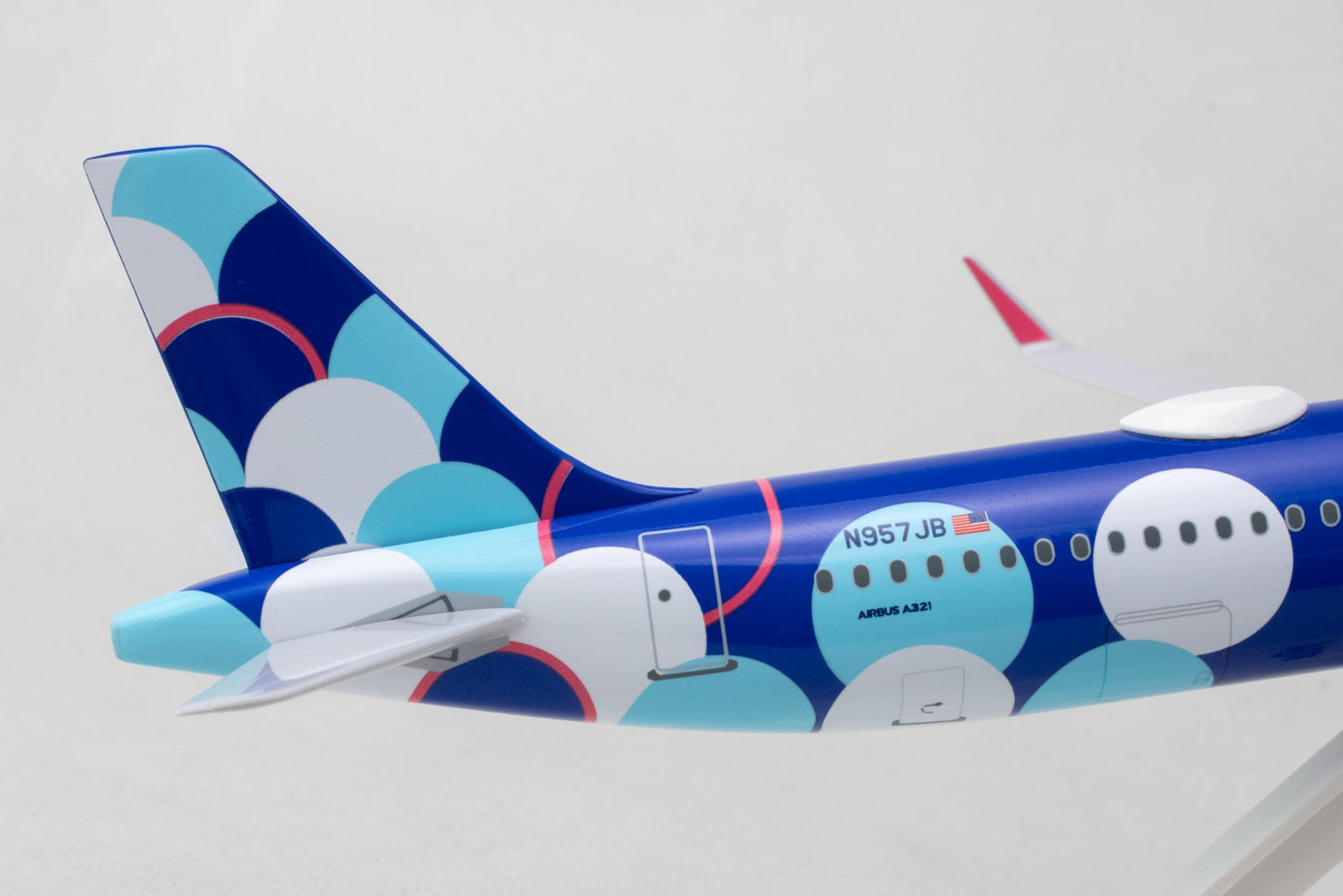 Daron jetBlue A321 Balloons 1/150 Injection-Molded Plastic Collectible Airplane for Kids Ages 14+