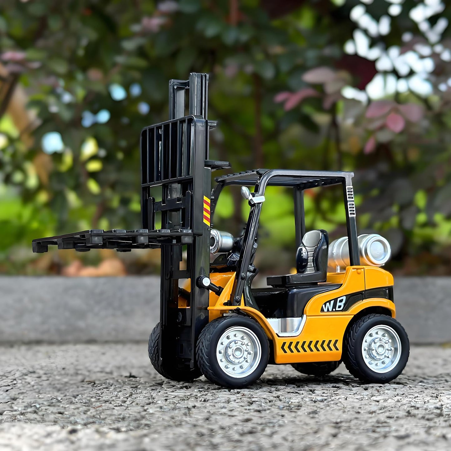 NOVAFUSION Forklift Toys for Kids Construction Truck Forklift,Metal DieCast Forklift Toy,Pull Back Fork Lift Toy with Lights and Sounds,Toy Forklift with Liftable Design,Forklift for Kids Age 3 and Up