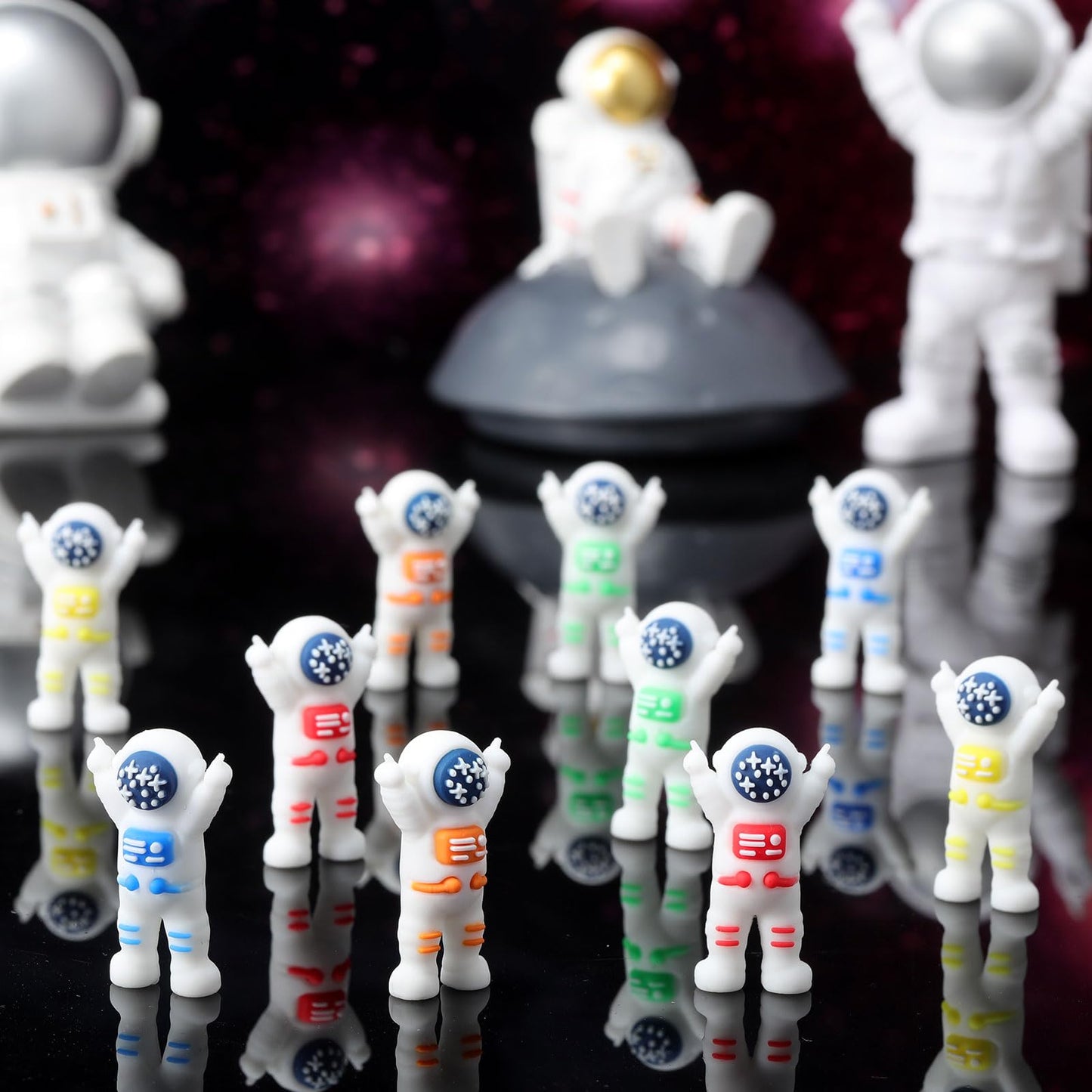 Sonwyoung 50 Pcs Mini Astronaut Figurines, Miniature Astronaut Toy Spaceman Figures for Space Party Favor Kids Birthday Piñata Classroom Gift Prize Reward Goodie Bag Cupcake Topper (Multicolor)