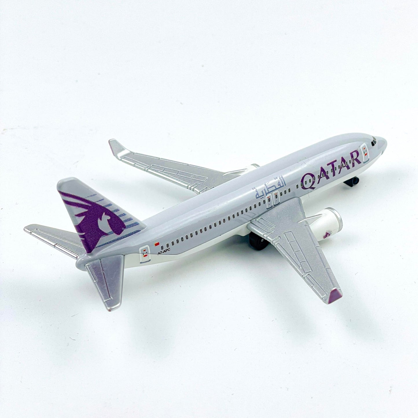 AVIAMUSE Qatar Model Airplane, Single Plane Die-cast Model Planes Aircraft Suitable for Collection & Christmas, Birthday Gifts