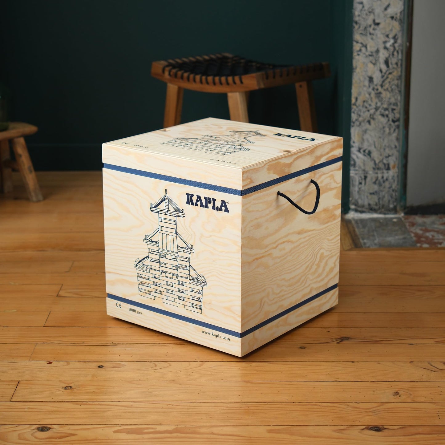 KAPLA Wooden Construction Set - 1000 Building Planks in a Chest - for Ages 3+