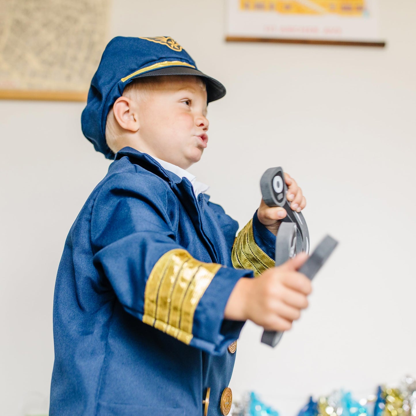 Melissa & Doug Pilot Costume, Pretend Play Dress Up Set (6-Pc) Jacket, Hat, Yoke & Accessories, Role Play Toys for Kids 3+
