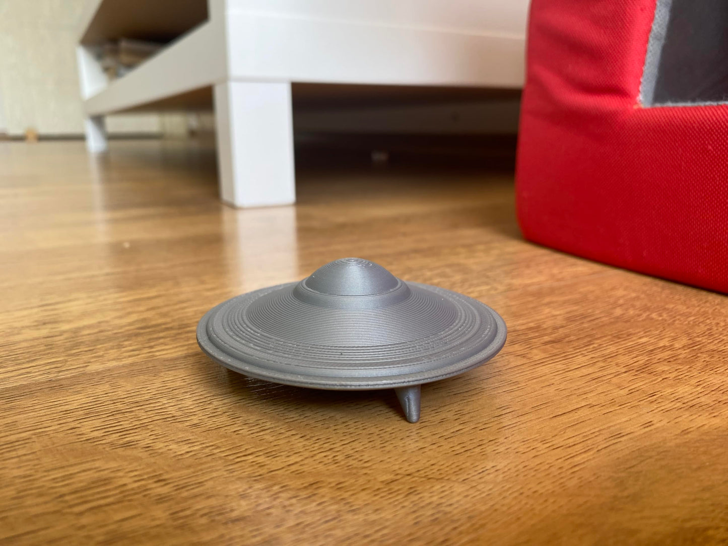 UFO Flying Saucer Figurine – 3D Printed Sci-Fi UAP Desk Decor, Alien Spaceship Model, Unique Gift for Sci-Fi Lovers, Retro Futuristic Home Decoration - SILVER