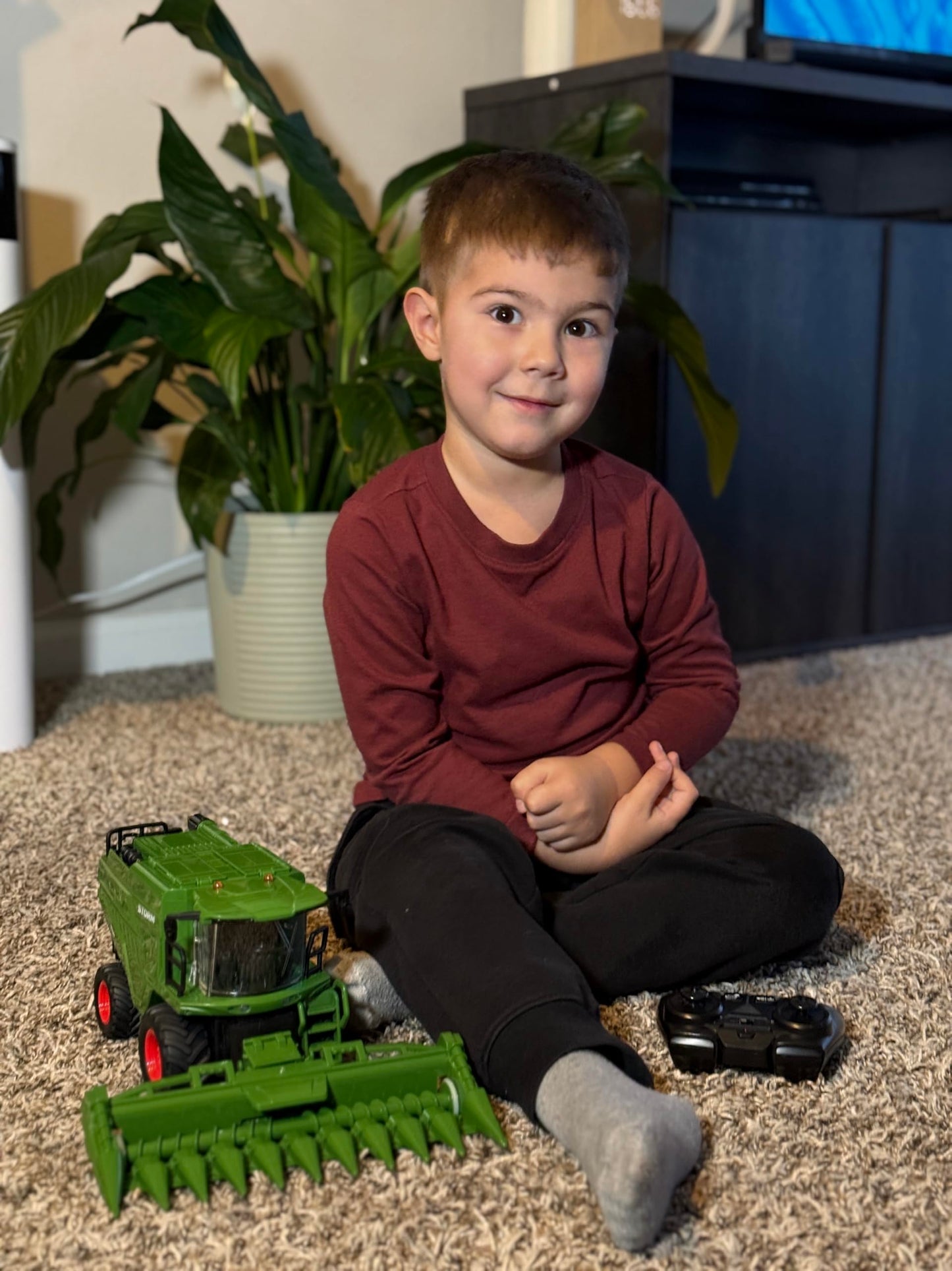 Uarzt Remote Control Combine Harvester Tractor Toy with Corn Head, RC Tractor Toys for Kids 3+, Light/Spray/Sound/1/24 Scale, Farm Toy Combine Harvester for Kids, Christmas Birthday Gift