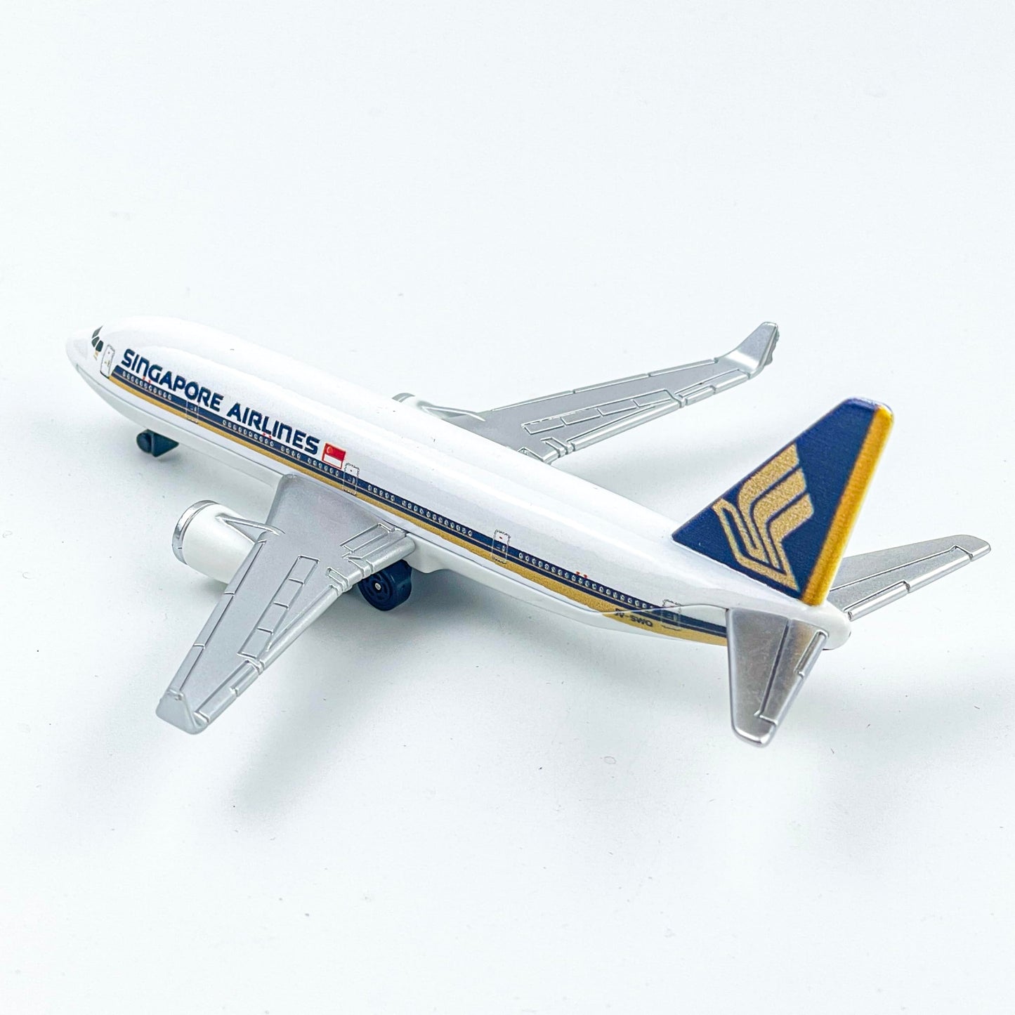 AVIAMUSE Model Airplane, Singapore Aircraft Planes Model Suitable for Collection and Christmas Birthday, Desktop Decor