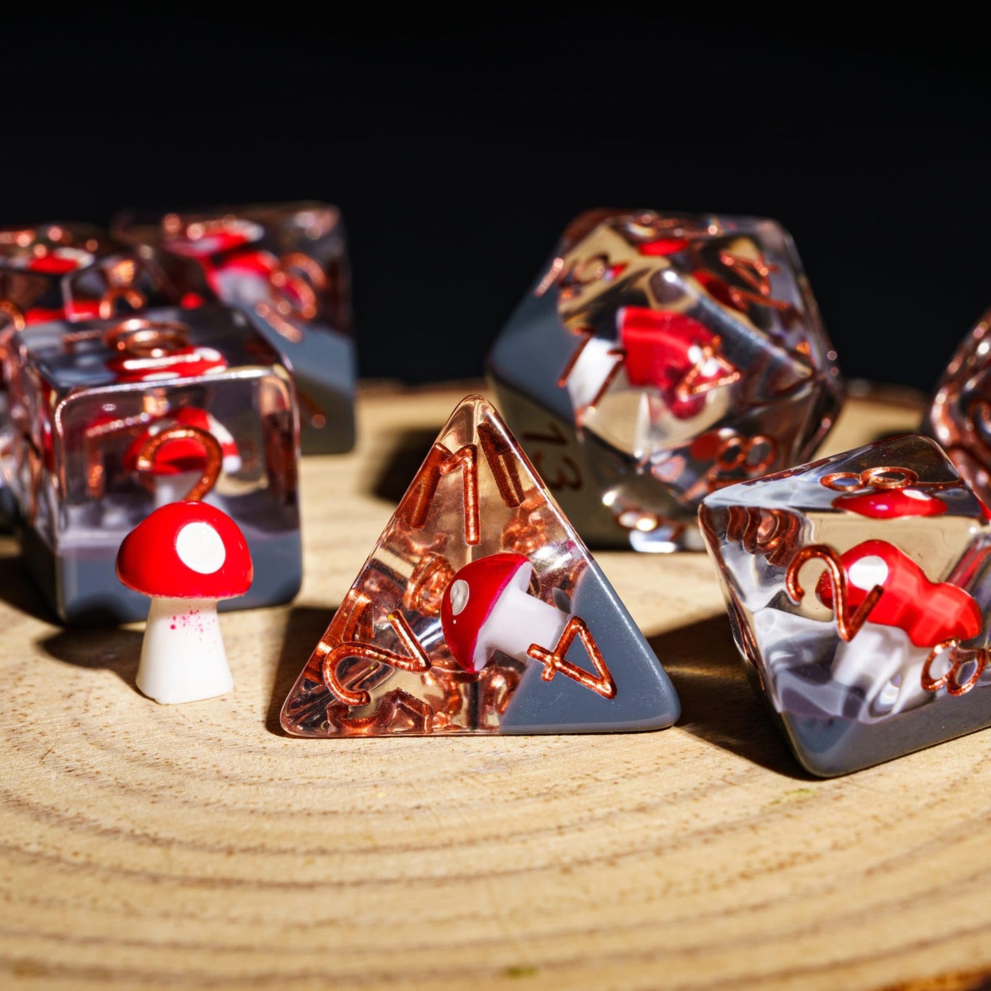 UDIXI 7PCS Mushroom DND Dice Set, Resin Red Mushroom D&D Dice Set for Role Playing Games and Board Game