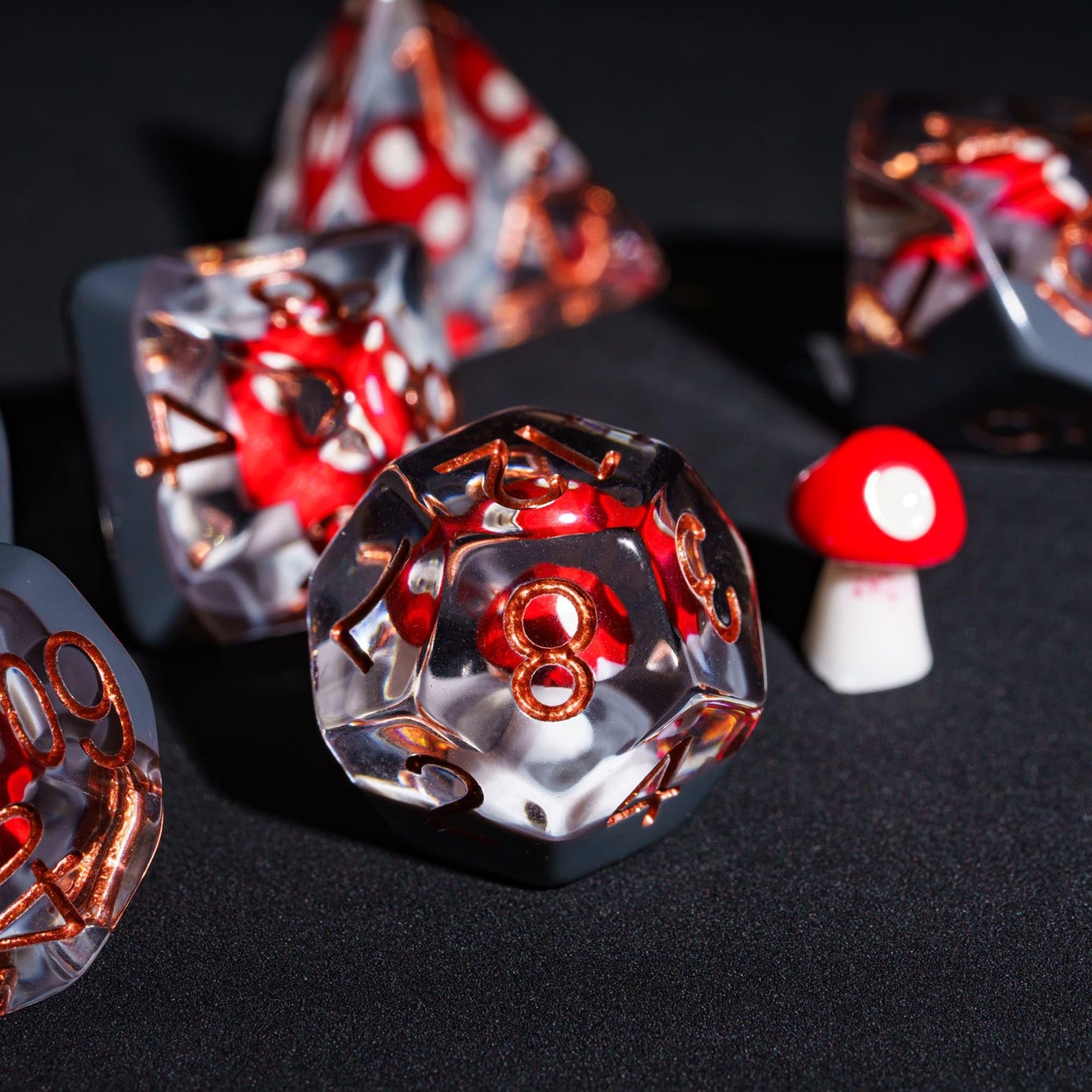 UDIXI 7PCS Mushroom DND Dice Set, Resin Red Mushroom D&D Dice Set for Role Playing Games and Board Game