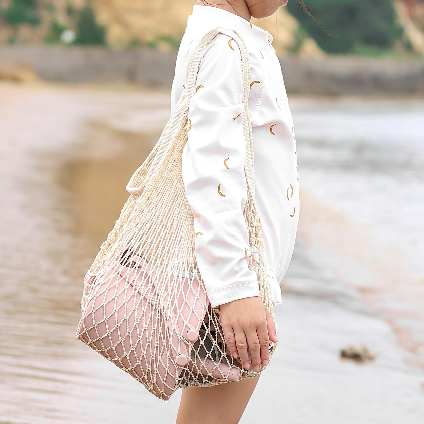 MarcZero 11Pcs Silicone Beach Toys,Modern Baby Beach Toys,Travel Friendly Beach Set,Silicone Bucket, Shovel, 8 Sand Molds, Beach Bag,Silicone Sand Toys for Toddlers, Kids (Pink)