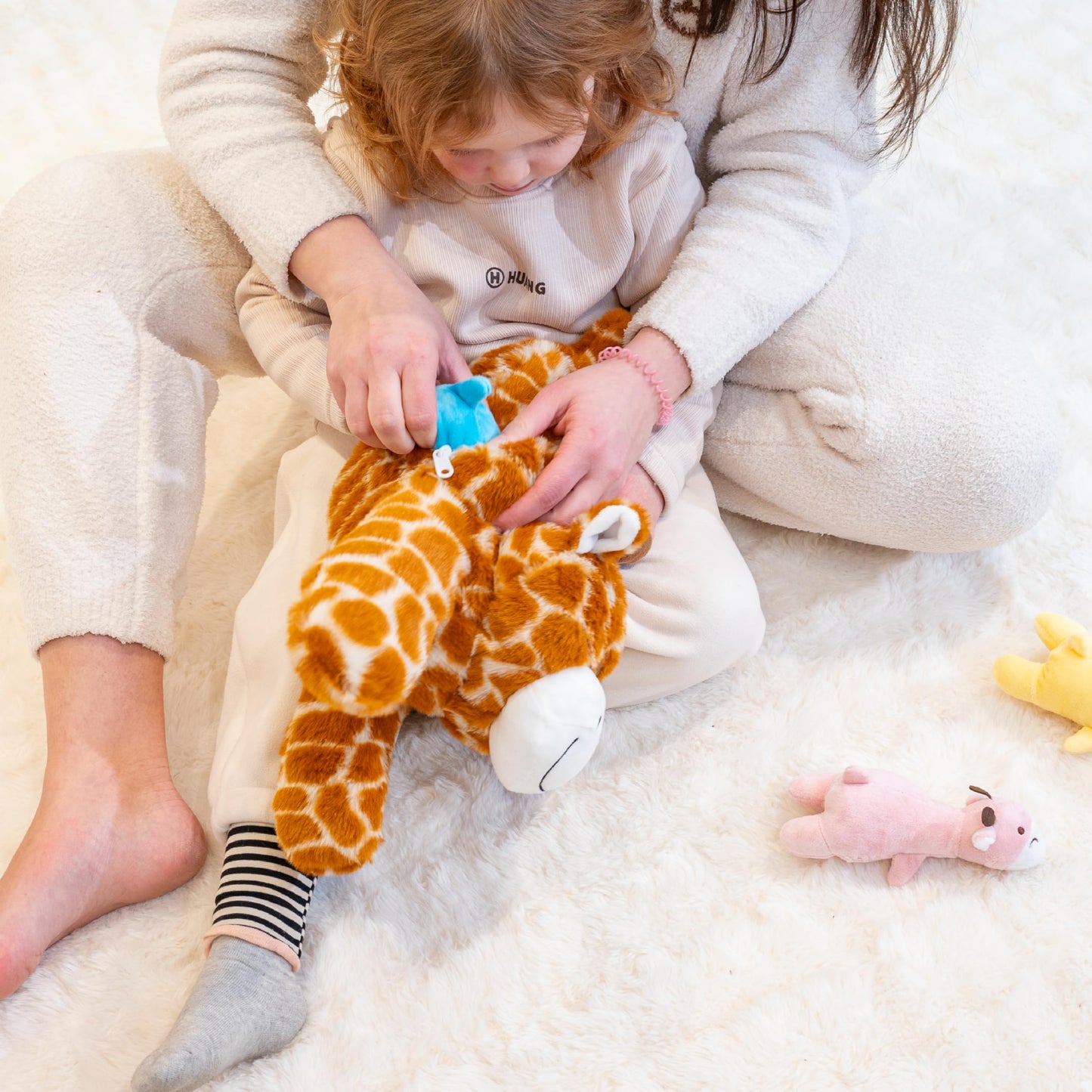 AmyToo Giraffe Stuffed Animals, Mommy Giraffe Plush with Baby, 4 Pcs Plush Toy for Girl Boy, Birthday Valentine's Gifts for Girlfriend, Kids, Toddler, Age 3-8, Yellow