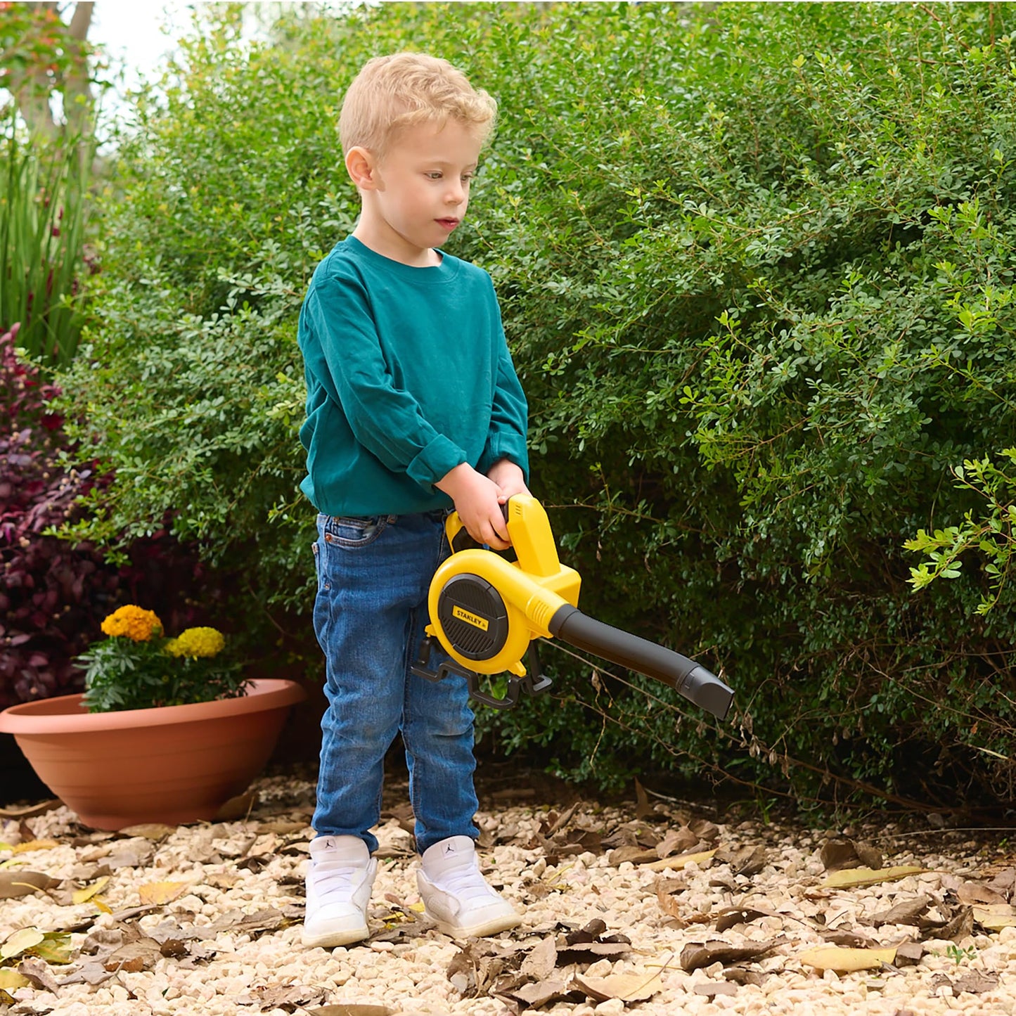 Stanley Jr Kids Leaf Blower - Battery Operated Toy Leaf Blower for Kids - Fun Pretend Play Tool for Outdoor Adventures - Safe and Realistic Design for Little Gardeners. Ages 3+