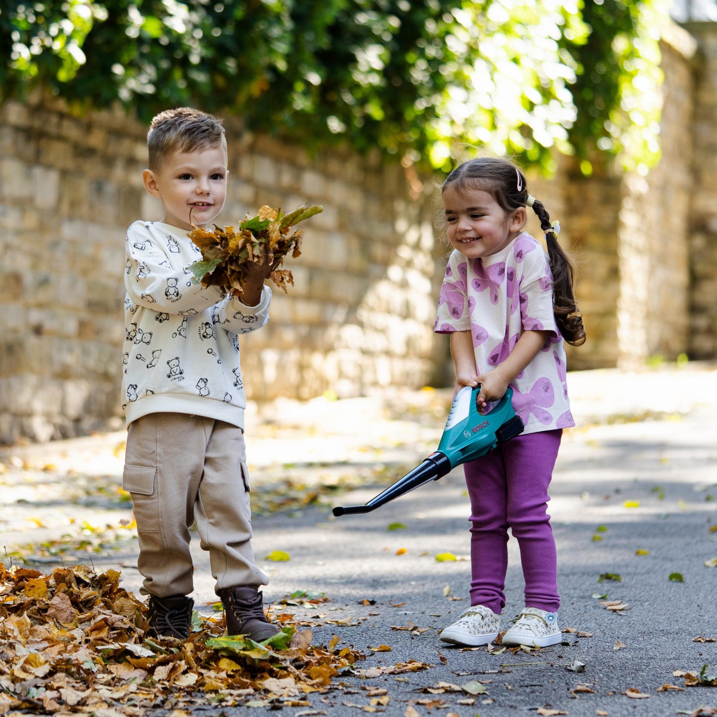 Theo Klein 2776/2773 Theo Klein Bosch Leaf Blower Toy